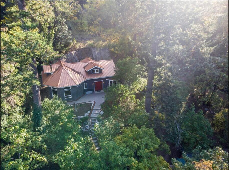 European Style Straw Bale Retreat Villa Ashland Exterior photo